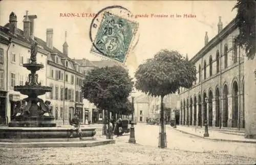 Ak Raon l'Étape Lothringen Vosges, Fontaine et les Halles