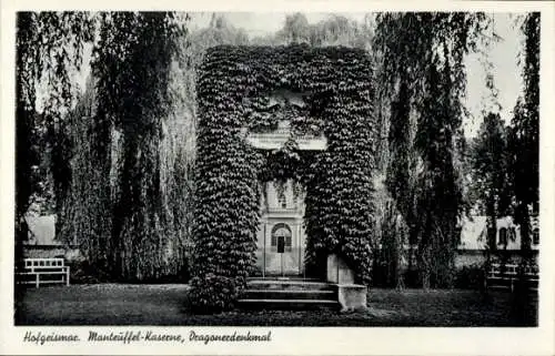 Ak Hofgeismar in Hessen, Manteuffel-Kaserne, Dragonerdenkmal