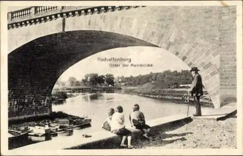 Ak Aschaffenburg in Unterfranken, Unter der Mainbrücke, Kinder am Ufer