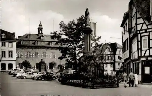 Ak Linz am Rhein, Marktplatz, Denkmal