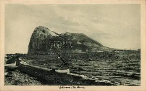 Ak Gibraltar, Blick zum Berg vom Strand aus