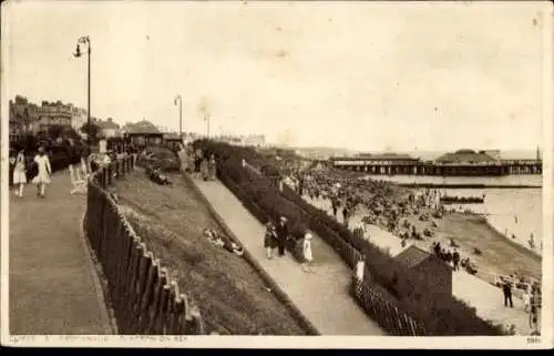 Ak Clacton on Sea Essex England, Klippen, Promenade