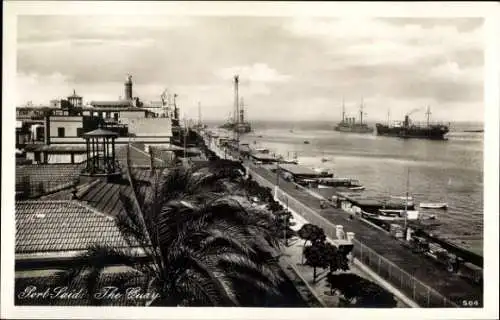 Ak Port Said Ägypten, Britischer Panzerkreuzer und Dampfschiff im Suez Kanal, Hafenpartie