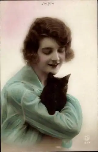 Foto Ak Junge Frau, Portrait, schwarze Katze