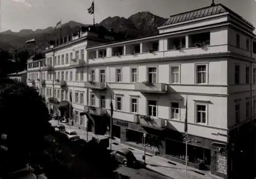 Foto Ak Bad Reichenhall in Oberbayern, Hotel, Geschäfte, Fahnen