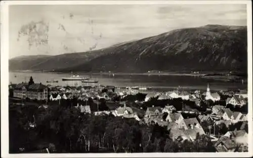 Ak Tromsoe Norwegen, Panorama, Dampfschiff, Berge