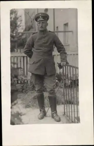 Foto Ak Deutscher Soldat in Uniform, Standportrait, I WK