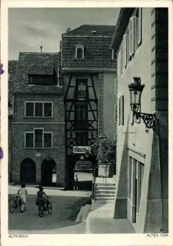Ak Altkirch Elsass Haut Rhin, Partie am alten Tor