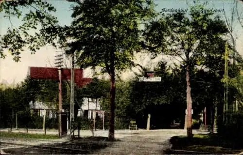 Ak Aerdenhout Nordholland Niederlande, Straßenpartie, Bahnübergang