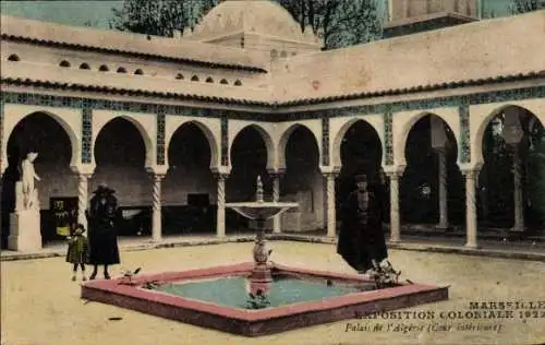 Ak Marseille Bouches du Rhône, Kolonialausstellung 1922, Palais de l'Algerie, Innenhof