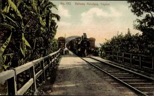 Ak Ceylon Sri Lanka, Railway Kalutara, Lokomotive am Bahnhof