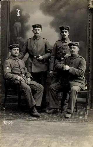 Foto Ak Deutsche Soldaten in Uniformen, Portrait