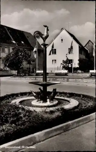 Ak Immenstaad am Bodensee, Teilansicht, Brunnen