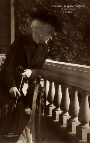Ak Kaiserin Auguste Viktoria, Exil im Haus Doorn, Rollstuhl, Liersch 7952