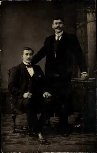 Foto Ak Zwei Männer in Anzügen, Portrait