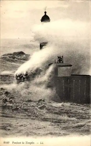Ak Frankreich, Leuchtturm im Sturm
