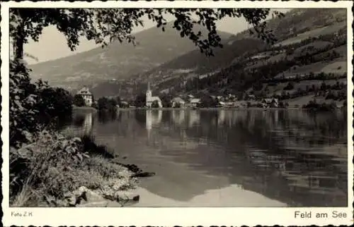 Ak Feld am See in Kärnten, Ort vom Ufer aus gesehen