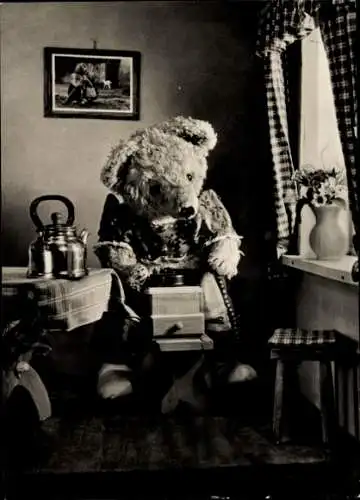 Ak Teddy mit einer Kaffeemühle