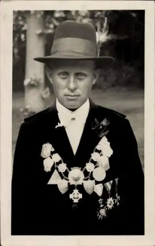 Foto Ak Halstenbek in Holstein, Schützenverein, junger Mann, Portrait