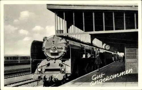 Ak Gut angekommen, Dampflok in einem Bahnhof, Tender 03216