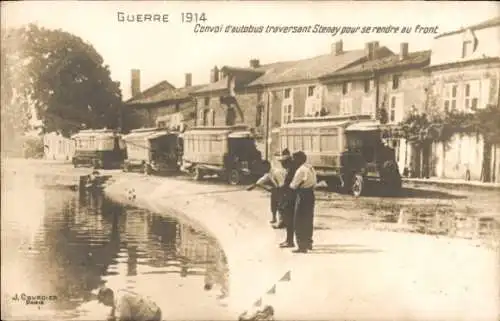 Ak Stenay Lothringen Meuse, Lastwagenkonvoi auf dem Weg an die Front, 1914