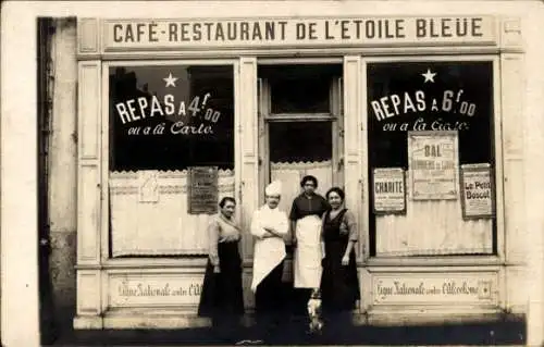 Foto Ak Frankreich, Café Restaurant de l'Etoile Bleue, Familie