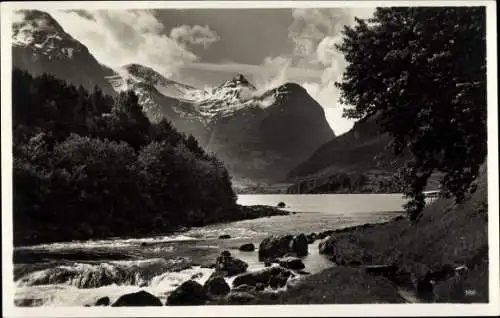 Ak Olden Norwegen, Flusspartie, Seemündung Oldensee, Landschaftspanorama, Berggipfel