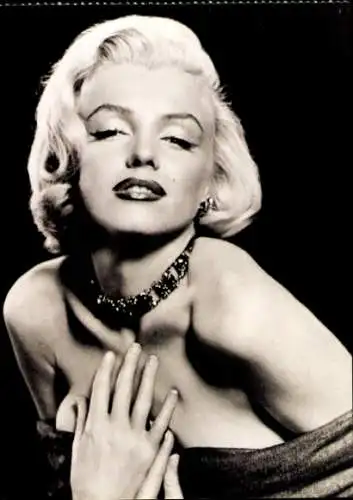 Ak Schauspielerin Marilyn Monroe, Portrait, Halskette