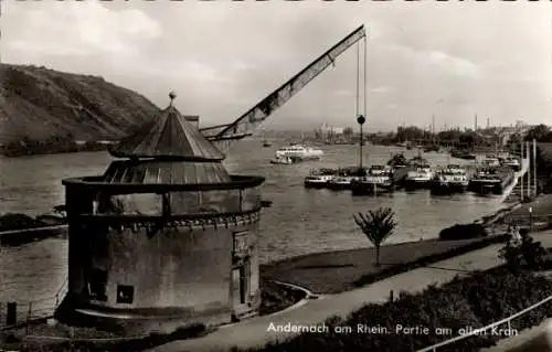 Ak Andernach am Rhein, alter Kran, Dampfschiffe