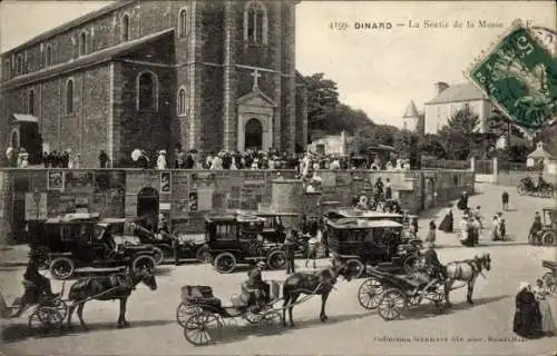 Ak Dinard Ille et Vilaine, Sortie de la Messe, Kutschen