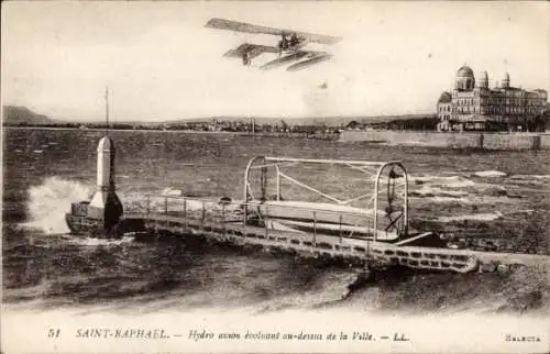 Ak Saint Raphaël Var, Hydro avion evoluant au-dessus de la Ville