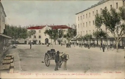 Ak Toulon Var, La Cour de la Caserne du 4me Colonial au Mourillon