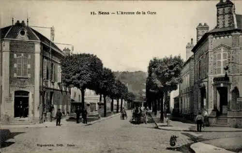 Ak Sens Yonne, L'Avenue de la Gare