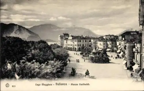 Ak Pallanza Lago Maggiore Piemonte Italien, Piazza Garibaldi, Berge