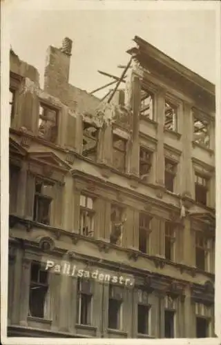 Foto Ak Berlin Friedrichshain, Revolution, zerstörtes Haus in der Palisadenstraße