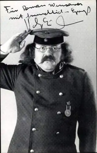 Ak Schauspieler Rolf Linnemann, Standportrait, Autogramm, Uniform, salutierend