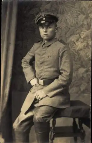 Foto Ak Deutscher Soldat in Uniform, Portrait