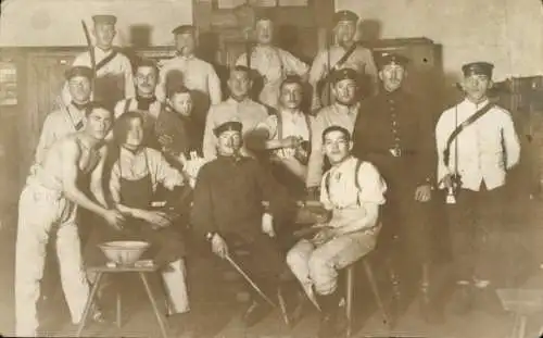 Foto Ak Deutsche Soldaten in Uniformen, Gruppenaufnahme 1913