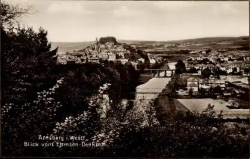 Ak Arnsberg im Hochsauerlandkreis, Blick vom Ehmsen Denkmal auf die Stadt, Brücke