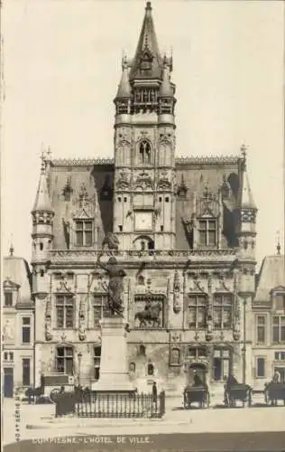 Ak Compiègne Oise, Rathaus, Denkmal, Kutschen