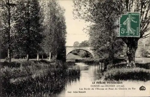 Ak Condé sur Huisne Orne, Brücke vom Ufer aus gesehen