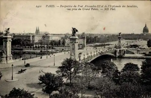 Ak Paris VII, Esplanade des Invalides, Brücke Alexandre III, Blick vom Grand Palais