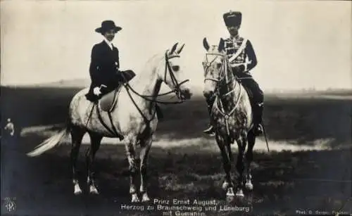 Ak Herzog Ernst August von Braunschweig, Prinzessin Victoria Luise von Preußen, auf Pferden