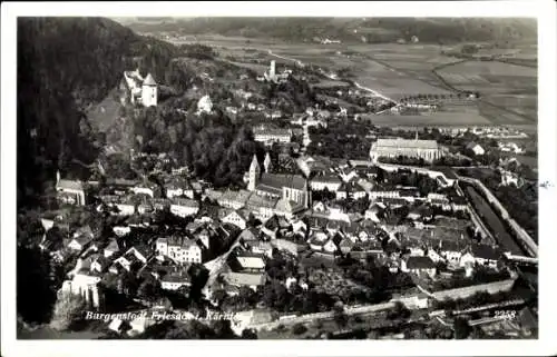 Ak Friesach in Kärnten, Fliegeraufnahme vom Ort