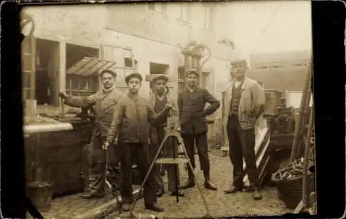 Foto Ak Handwerker, Gruppenaufnahme von Männern, Arbeiter