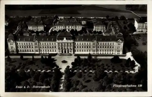 Ak Enns in Oberösterreich, Fliegeraufnahme der Heeresschule, Kaserne