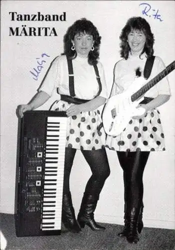 Ak Musikerinnen und Tänzerinnen der Tanzband Märita, Keybord, Gitarre