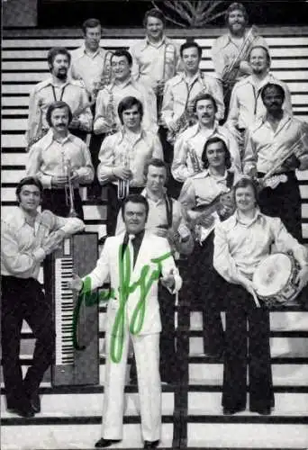 Ak Saxophonist und Dirigent Max Gregor und sein Orchester, Autogramm