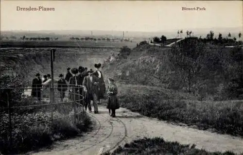 Ak Dresden Plauen, Bienert-Park, Spazierweg