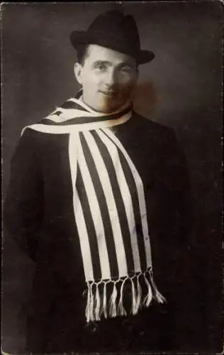 Foto Ak Mann mit Hut und Schal, Portrait, Autogramm